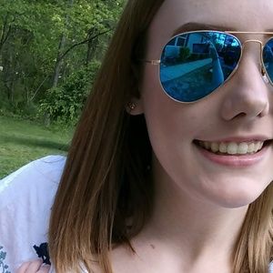 Meet your Posher, Val